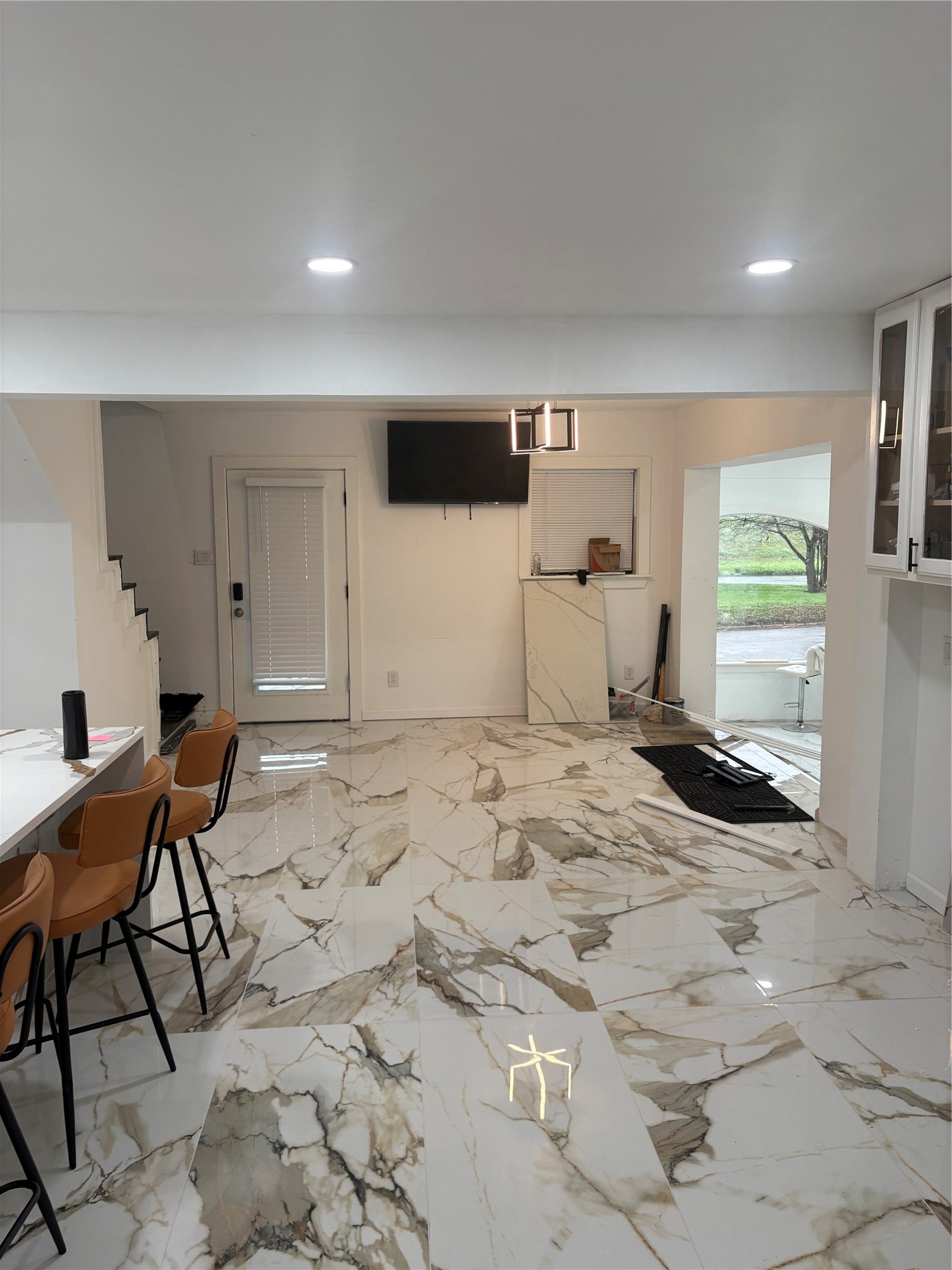 1820 North MacGregor Way Houston, TX 77023 - Photo 6 of 35 a view of a livingroom with furniture and windows