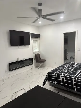 $3,700 | 1820 North MacGregor Way, Houston, TX 77023