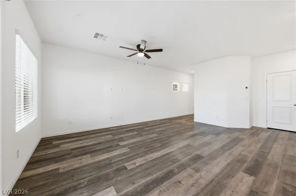 $2,400 | 530 Red Lovebird Avenue, Henderson, NV 89011