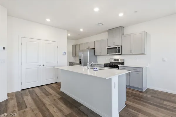 $2,400 | 530 Red Lovebird Avenue, Henderson, NV 89011