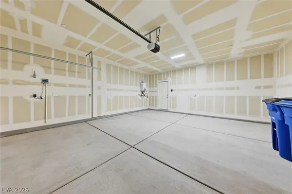 $2,400 | 530 Red Lovebird Avenue, Henderson, NV 89011