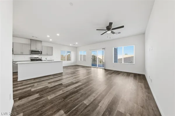 $2,400 | 530 Red Lovebird Avenue, Henderson, NV 89011