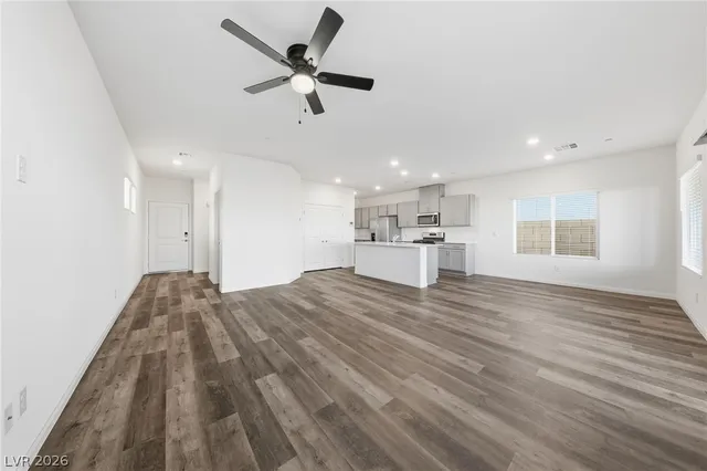 $2,400 | 530 Red Lovebird Avenue, Henderson, NV 89011