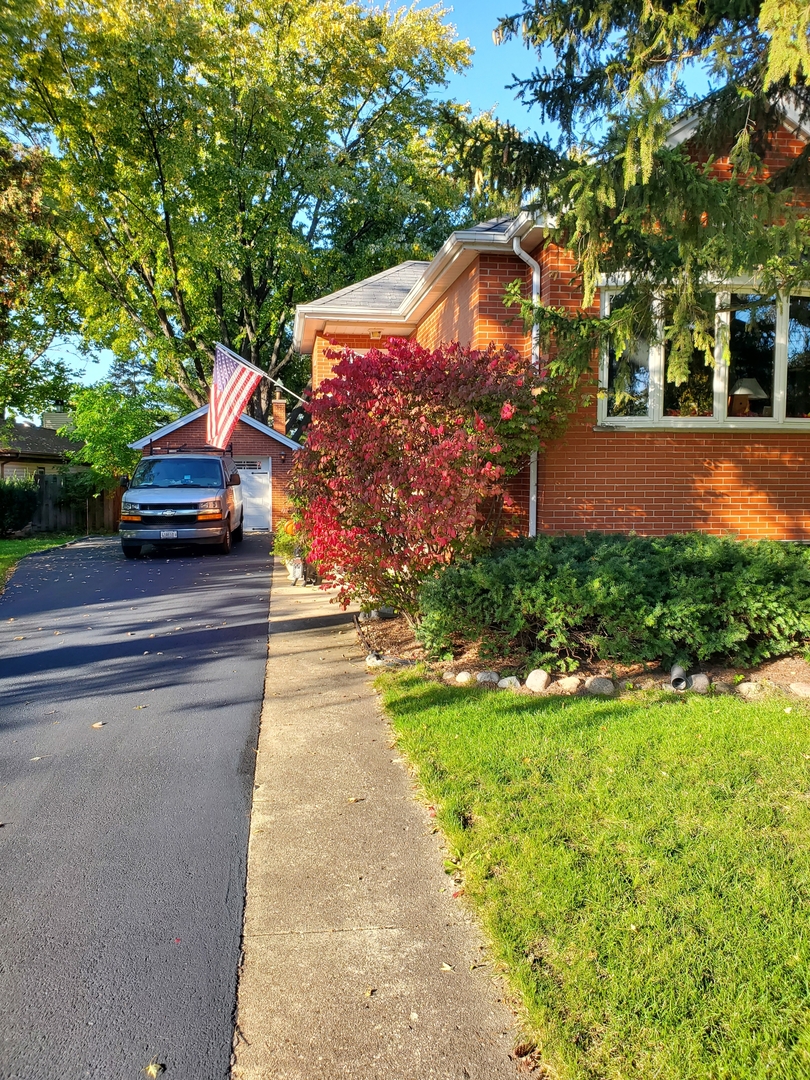 320 West Harrison Road Lombard, IL 60148 - Photo 2 of 43 Gallery Image 2