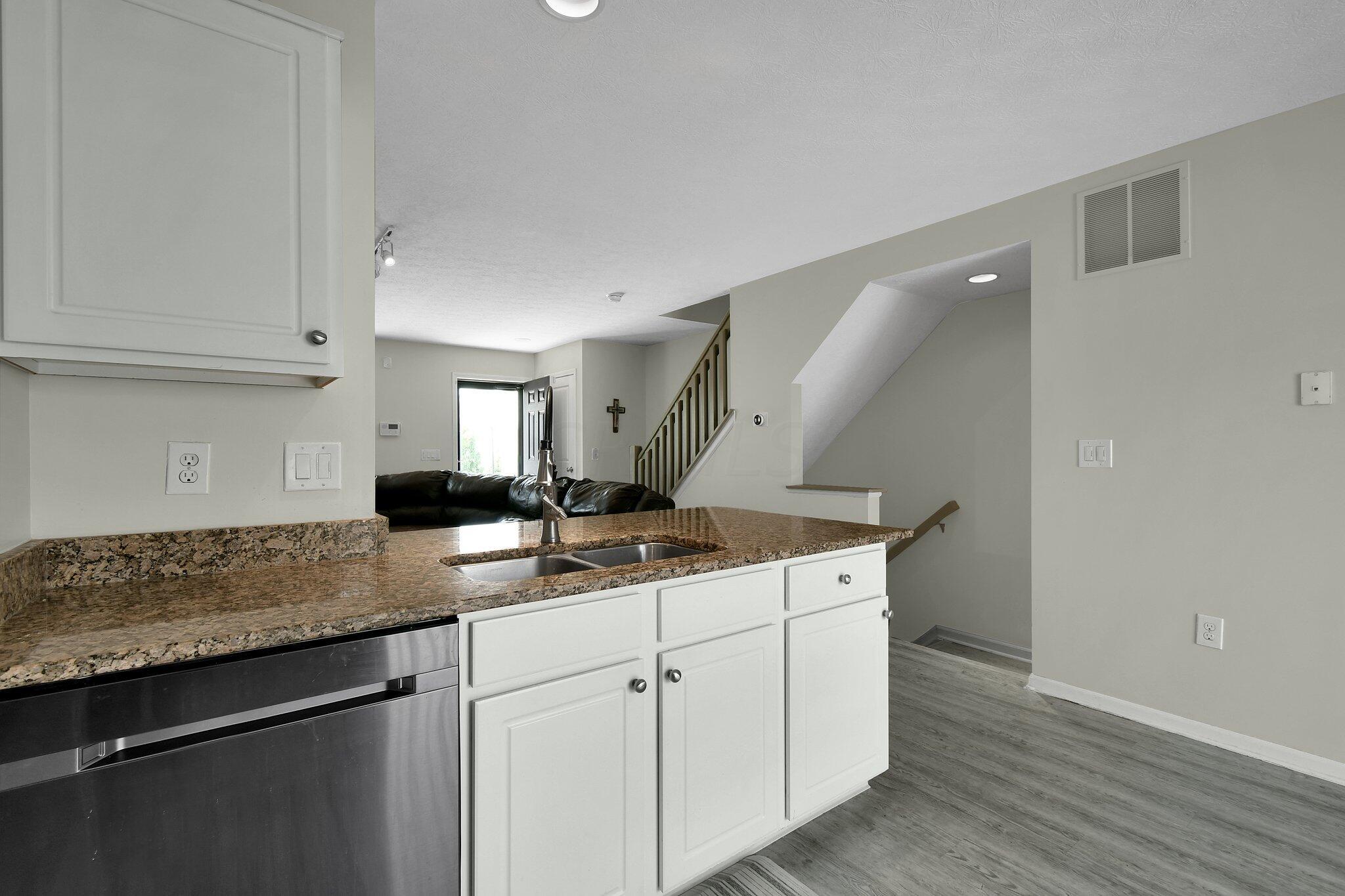 6206 Needletail Road Columbus, OH 43230 - Photo 9 of 25 11-web-or-mls-6206-needletail-rd