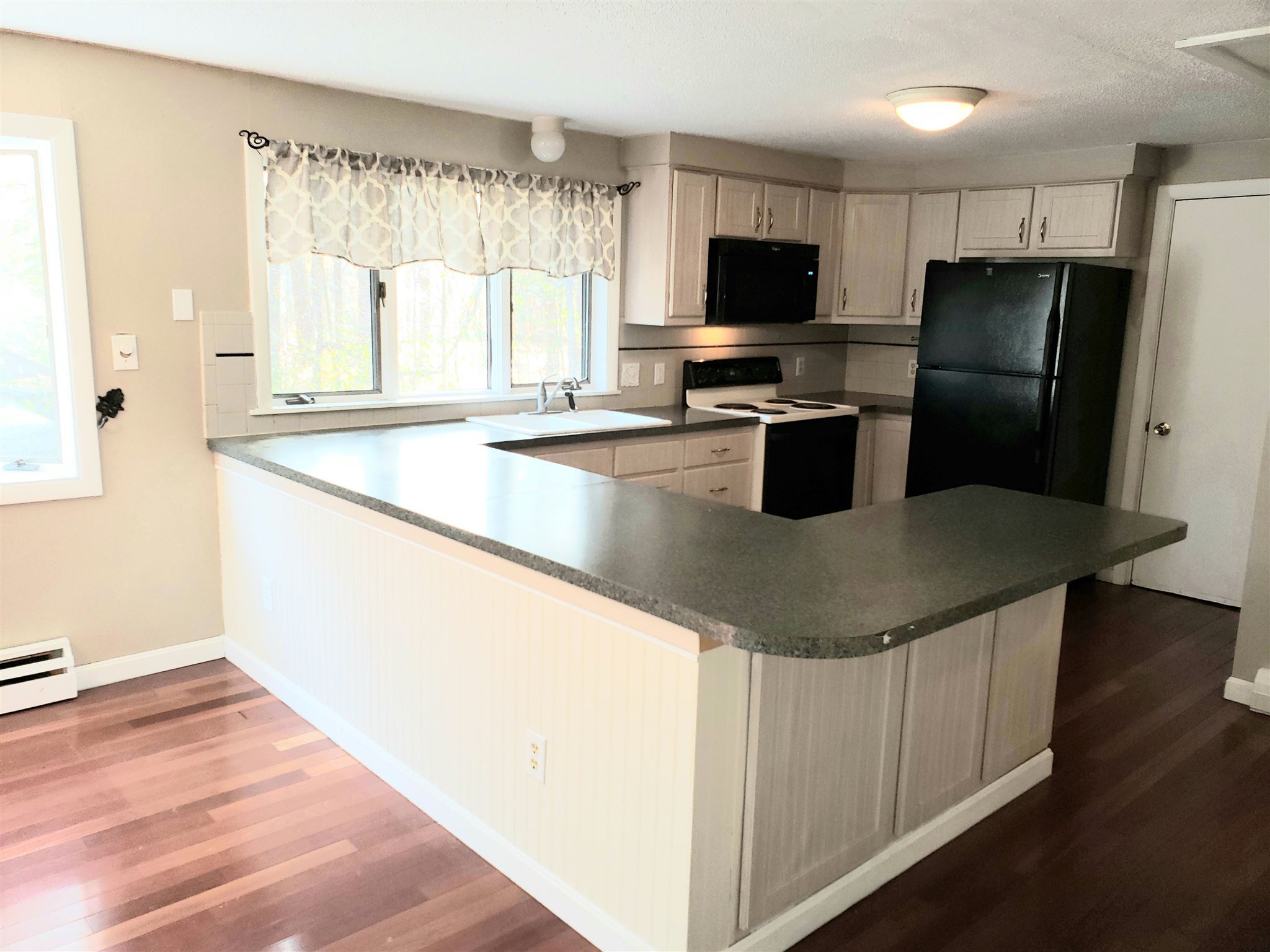 115 Mill Road Durham, NH 03824 - Photo 3 of 40 Gallery Image 3