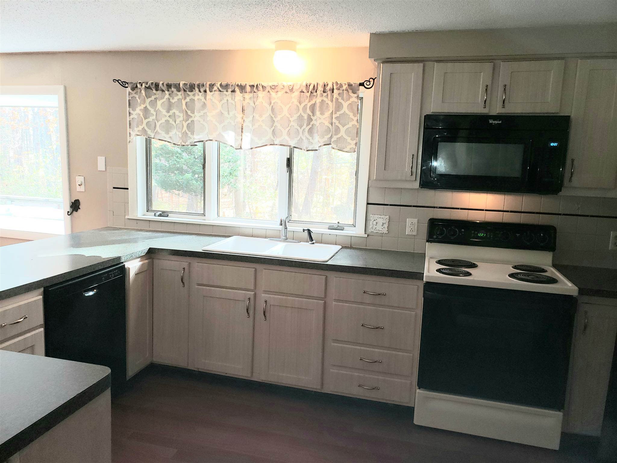115 Mill Road Durham, NH 03824 - Photo 5 of 40 Gallery Image 5