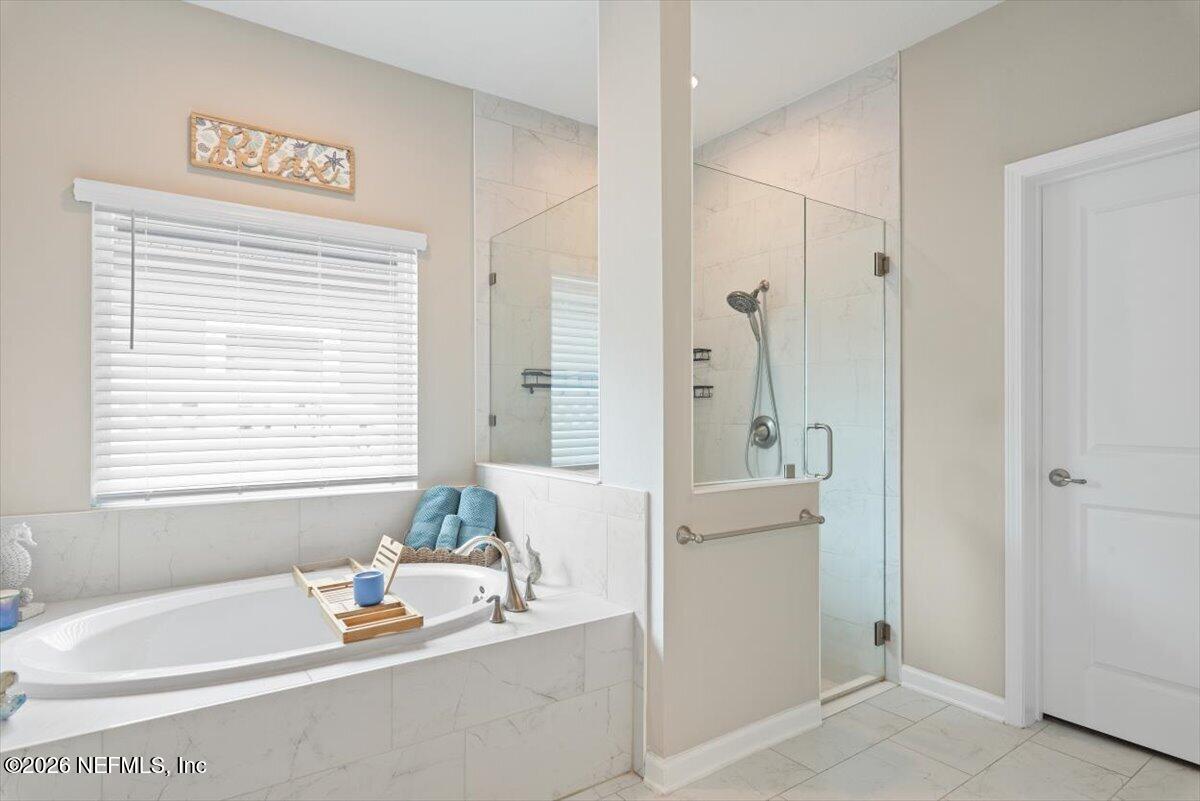 553 Archstone Way St. Augustine, FL 32092 - Photo 4 of 56 a bath room with a bath tub and a sink