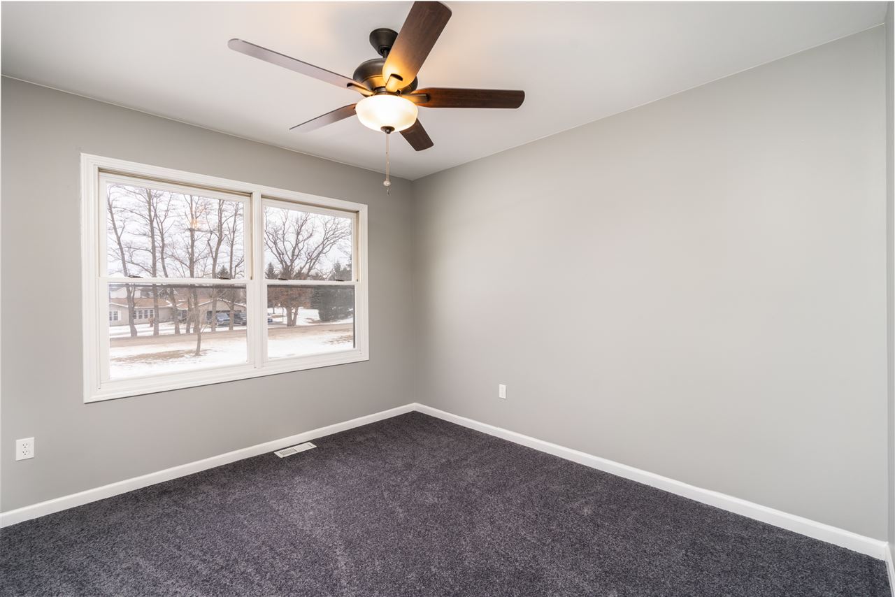 11476 Whitaker Road Fenton, MI 48430 - Photo 11 of 19 31371796-10.JPG