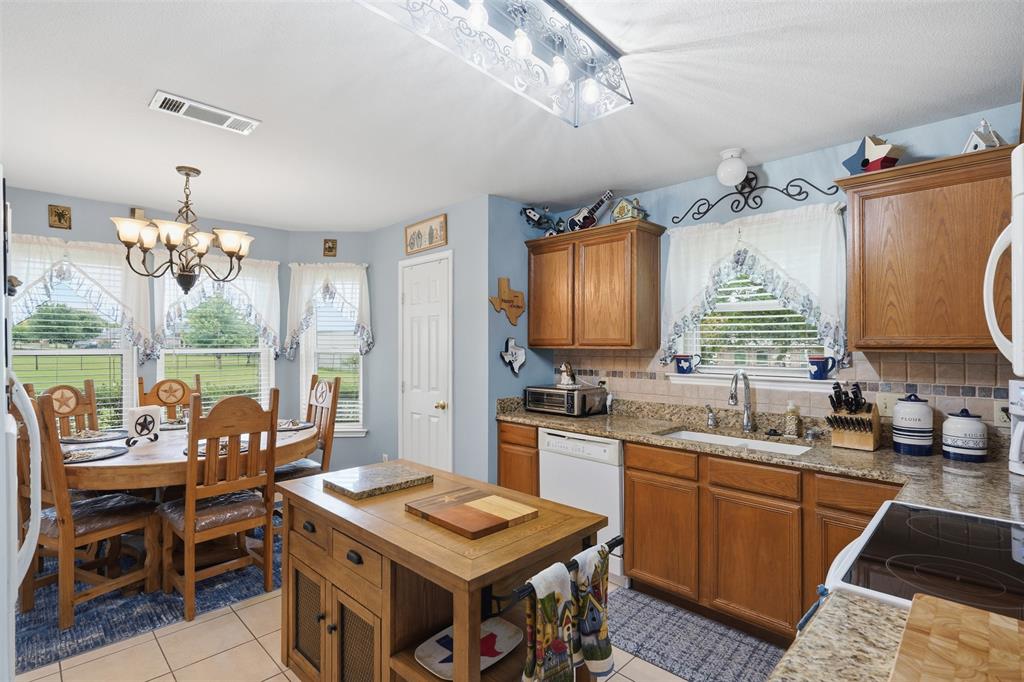 2732 Rawhide Court Haslet, TX 76052 - Photo 14 of 40 Kitchen with eating area
