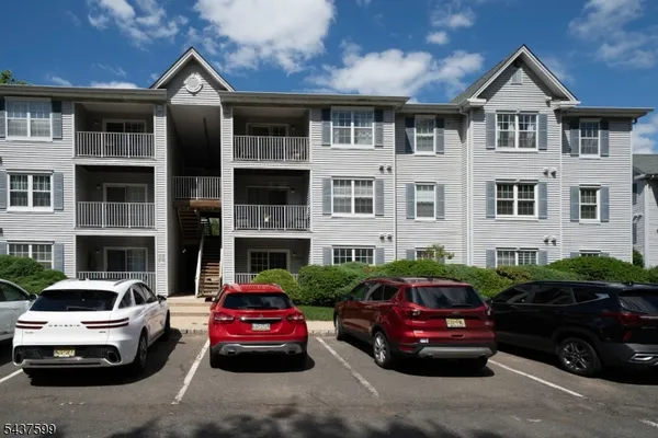 $324,900 | 110 Stratford Place, Bridgewater, NJ 08805