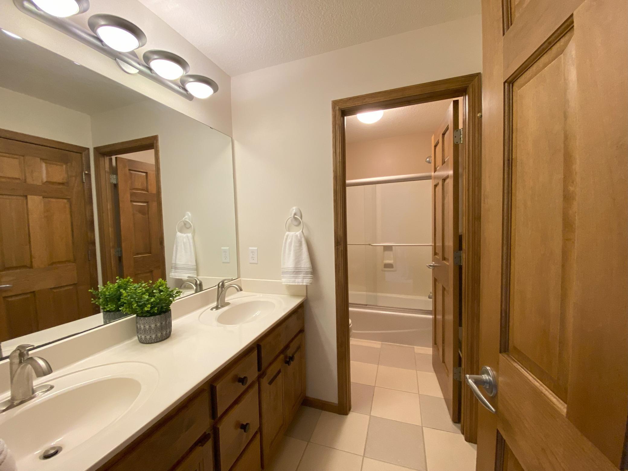 17199 Acorn Ridge Eden Prairie, MN 55347 - Photo 35 of 61
