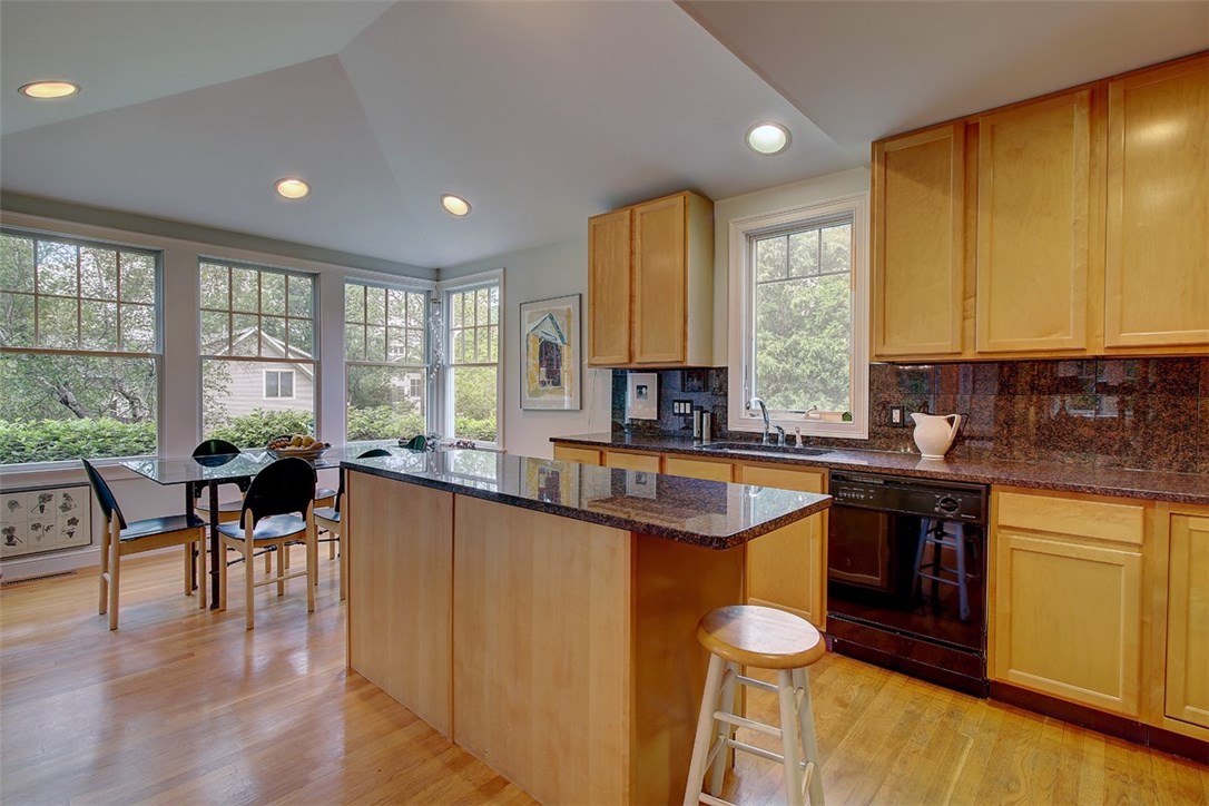 10 Oyster Point Warren, RI 02885 - Photo 12 of 26 Granite Eat in Kitchen