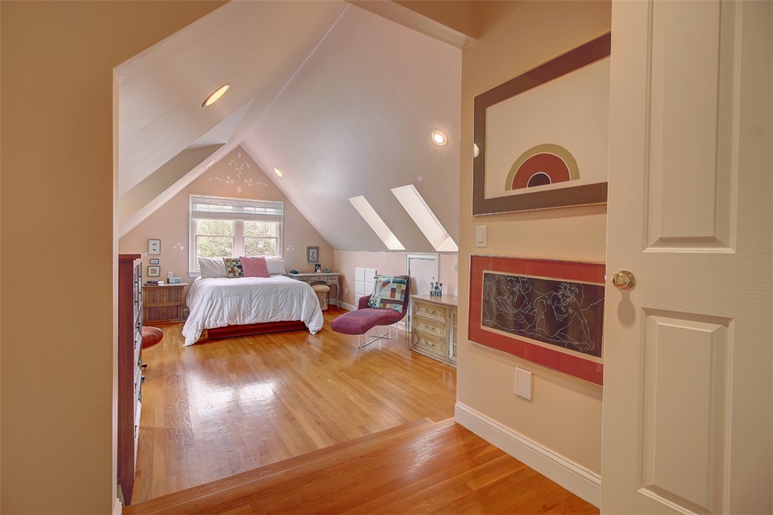 10 Oyster Point Warren, RI 02885 - Photo 15 of 26 Hardwood Floors, Cathedral Ceilings and Skylights in Master Suite