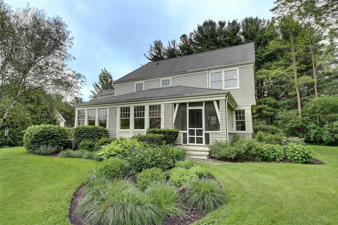 10 Oyster Point Warren, RI 02885 - Photo 3 of 26 Privacy of Home with Condo Ammenities