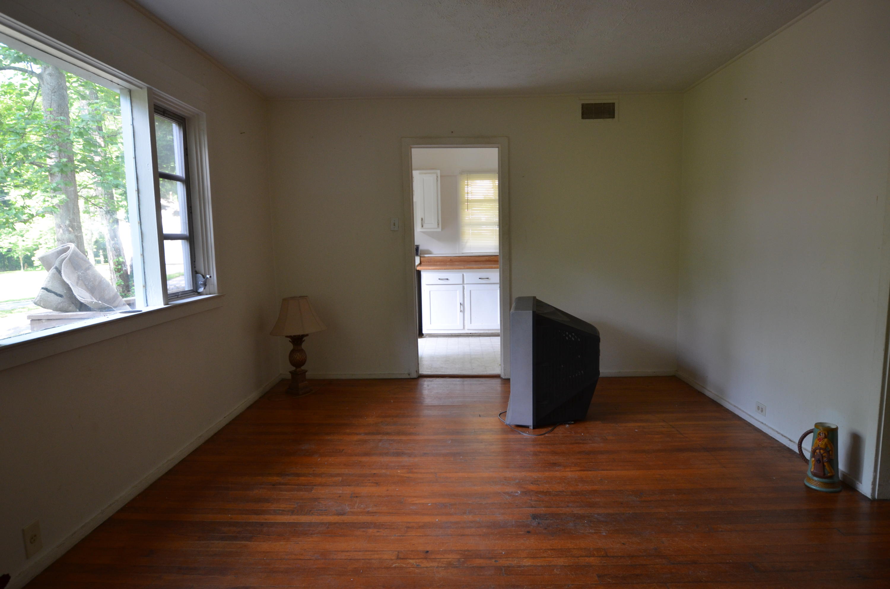 124 Taylor Road Oak Ridge, TN 37830 - Photo 3 of 17 DSC_1067