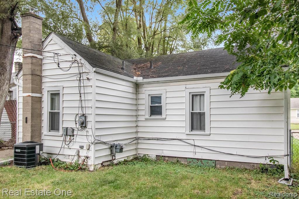21164 Rensselaer Street Farmington Hills, MI 48336 - Photo 13 of 15