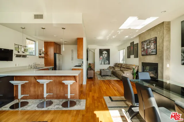 $1,999,000 | 302 South Venice Boulevard, Venice, CA 90291