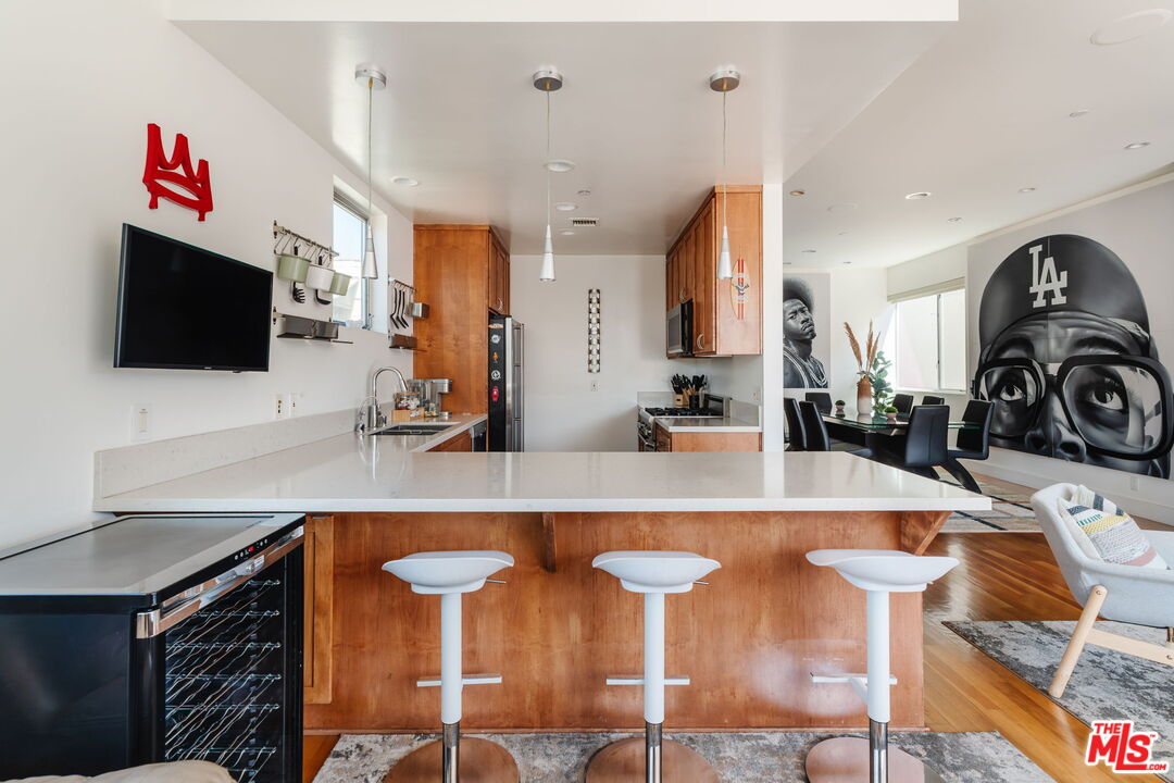 302 South Venice Boulevard Venice, CA 90291 - Photo 11 of 46 a kitchen with stainless steel appliances granite countertop a sink a stove and a refrigerator