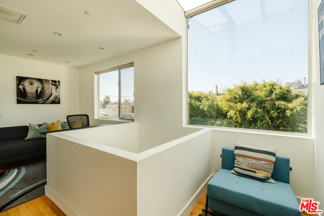 302 South Venice Boulevard Venice, CA 90291 - Photo 13 of 40