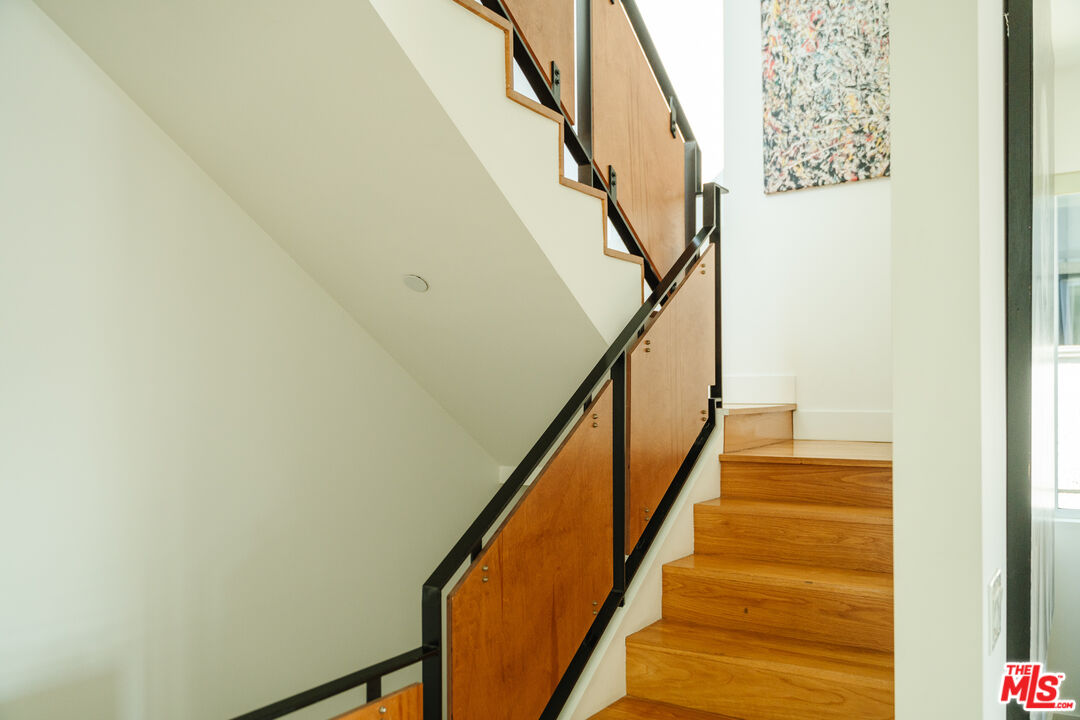 302 South Venice Boulevard Venice, CA 90291 - Photo 18 of 46 a view of entryway
