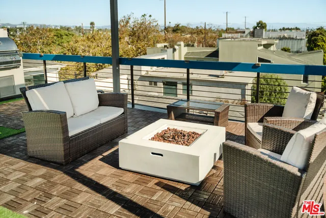 $1,999,000 | 302 South Venice Boulevard, Venice, CA 90291