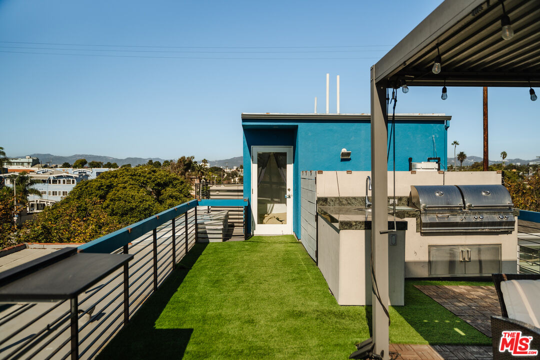 302 South Venice Boulevard Venice, CA 90291 - Photo 30 of 40