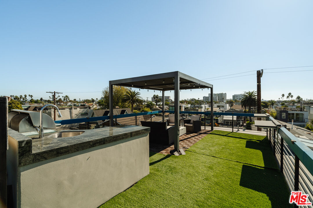 302 South Venice Boulevard Venice, CA 90291 - Photo 32 of 46