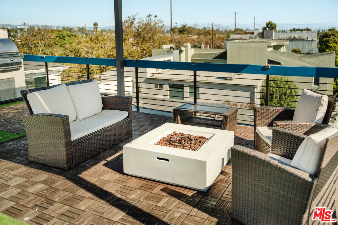 302 South Venice Boulevard Venice, CA 90291 - Photo 34 of 46 a view of a patio with couches chairs dining table and chairs