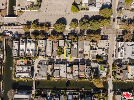 $1,999,000 | 302 South Venice Boulevard, Venice, CA 90291