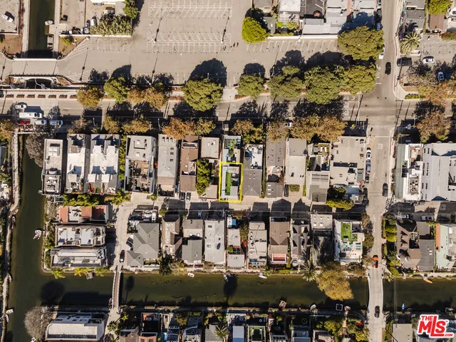 $1,999,000 | 302 South Venice Boulevard, Venice, CA 90291