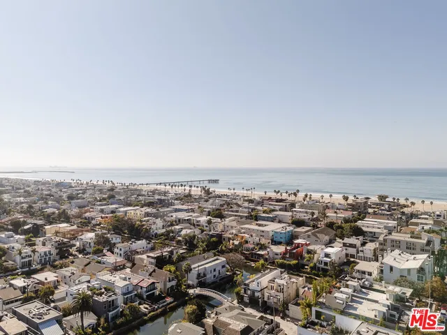$1,999,000 | 302 South Venice Boulevard, Venice, CA 90291