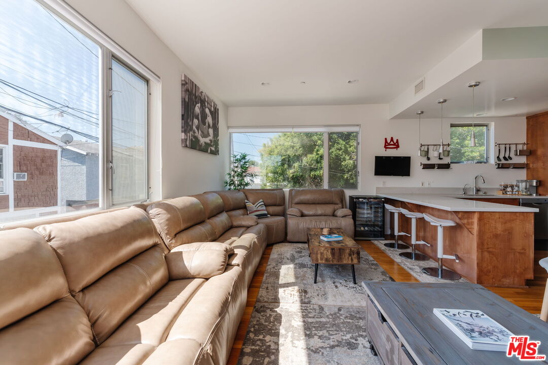 302 South Venice Boulevard Venice, CA 90291 - Photo 9 of 46 a living room with furniture fireplace and a large window