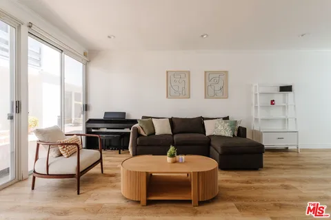 $1,799,000 | 913 Euclid Street, Unit 5, Santa Monica, CA 90403