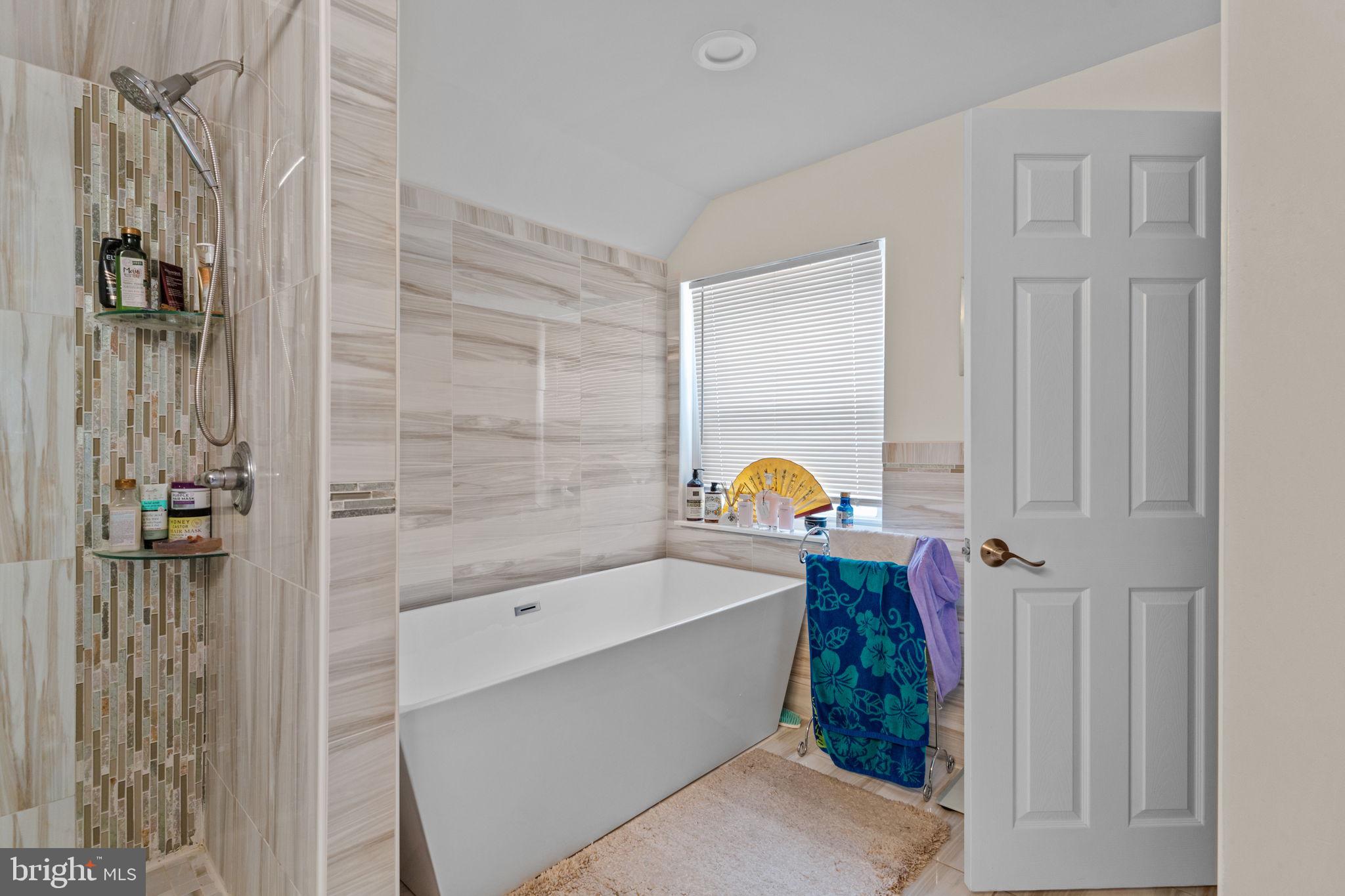 813 Piermont Street Philadelphia, PA 19116 - Photo 10 of 37 a bathroom with a tub and sink