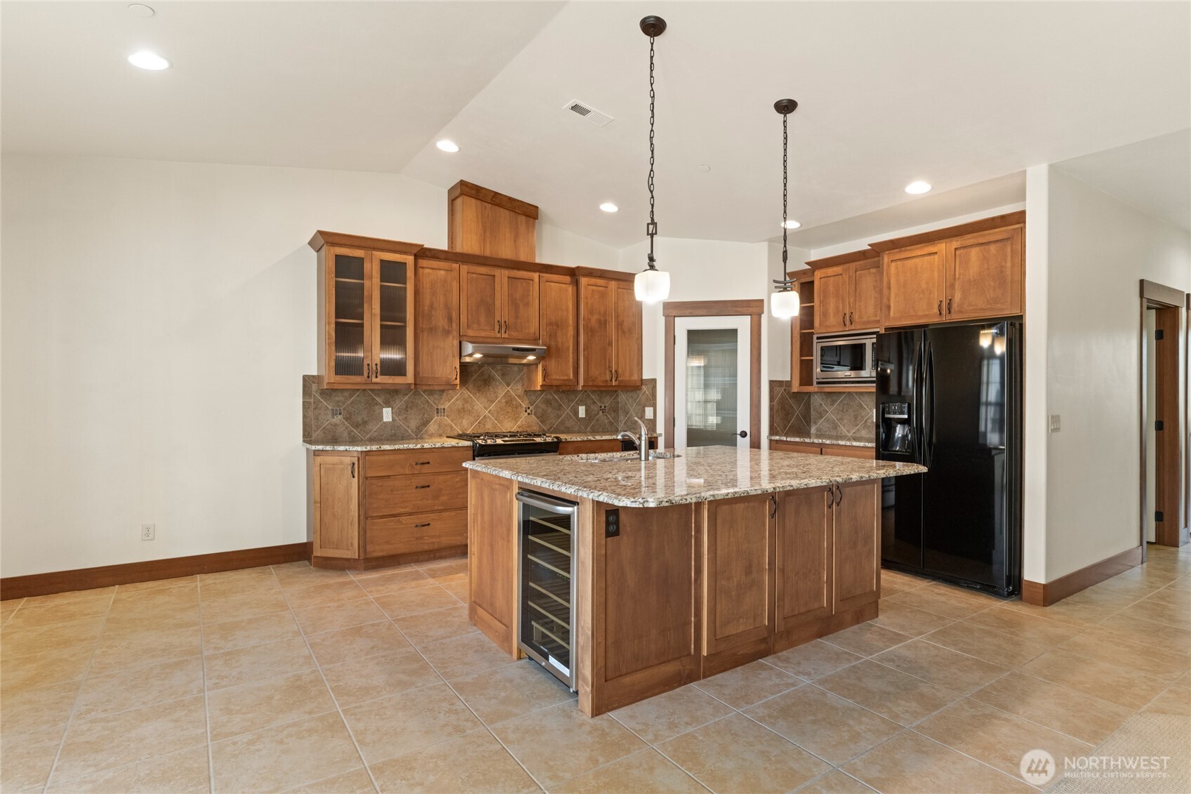 1051 North Baker Avenue, Unit B203 East Wenatchee, WA 98802 - Photo 21 of 33 a kitchen with stainless steel appliances granite countertop a sink a stove and a refrigerator