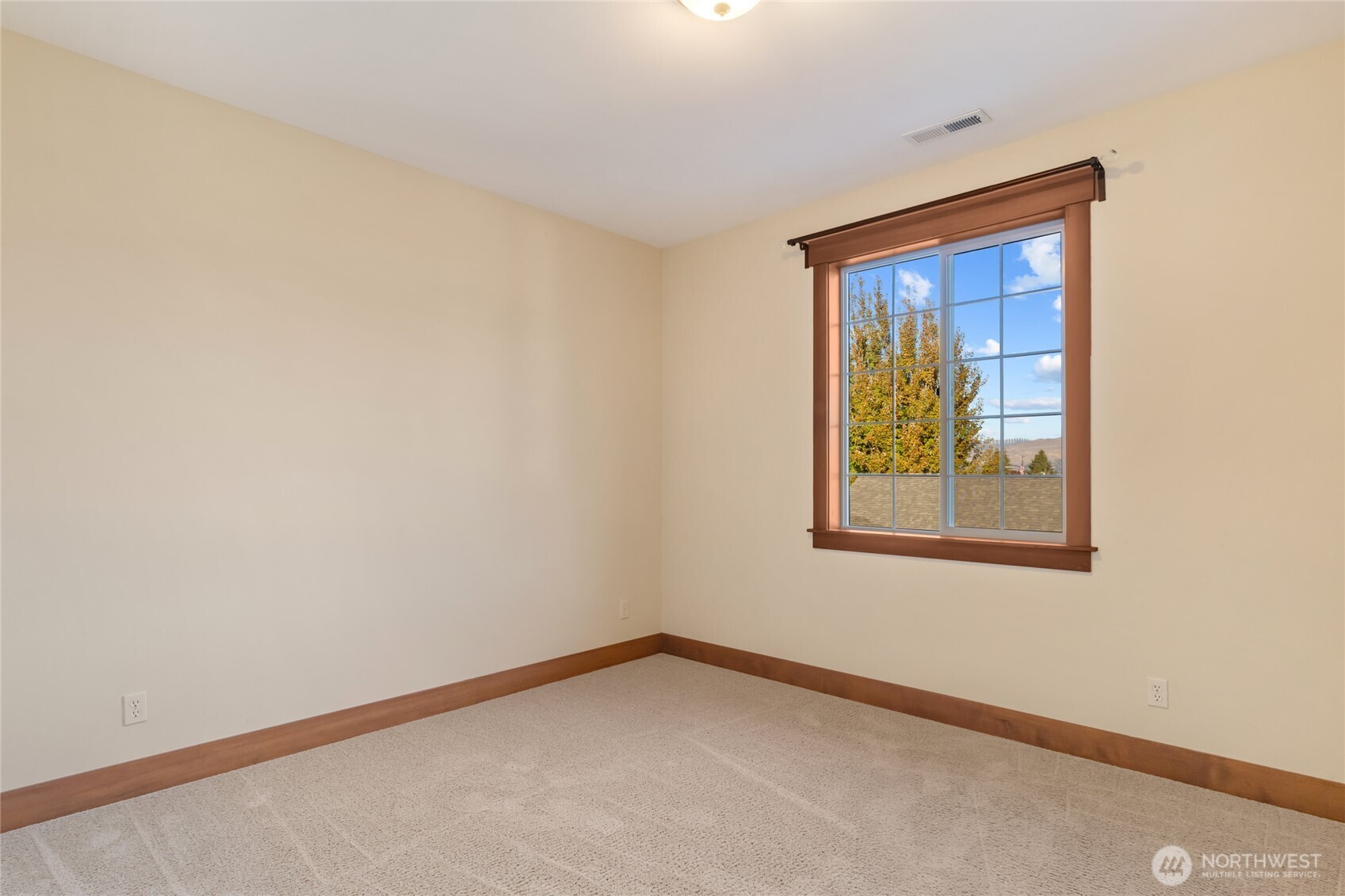 1051 North Baker Avenue, Unit B203 East Wenatchee, WA 98802 - Photo 23 of 33 an empty room with a window