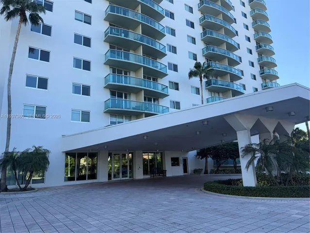$3,000 | 19380 Collins Avenue, Unit 403, Sunny Isles Beach, FL 33160