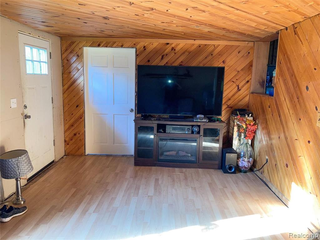 4900 Old State Road North Branch, MI 48461 - Photo 7 of 10
