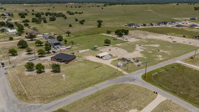 $575,000 | 700 Lake Valley Drive, La Vernia, TX 78121