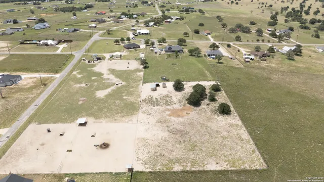 $575,000 | 700 Lake Valley Drive, La Vernia, TX 78121