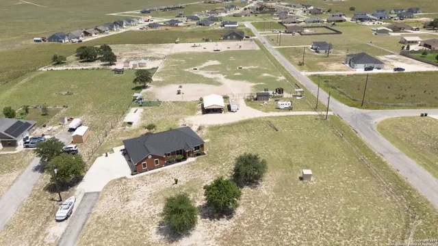 $575,000 | 700 Lake Valley Drive, La Vernia, TX 78121