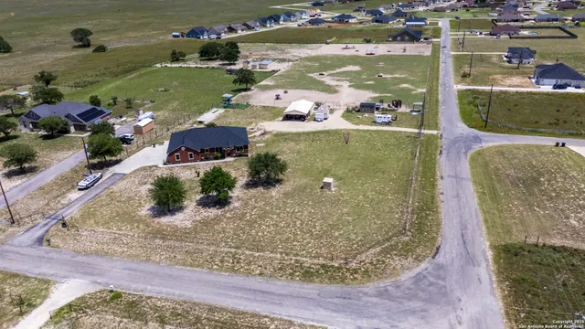$575,000 | 700 Lake Valley Drive, La Vernia, TX 78121