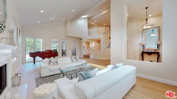 $15,950 | 4950 Densmore Avenue, Encino, CA 91436