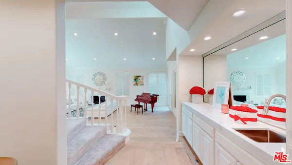 $15,950 | 4950 Densmore Avenue, Encino, CA 91436