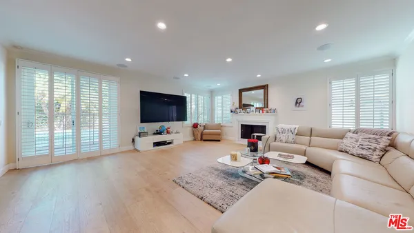 $15,950 | 4950 Densmore Avenue, Encino, CA 91436