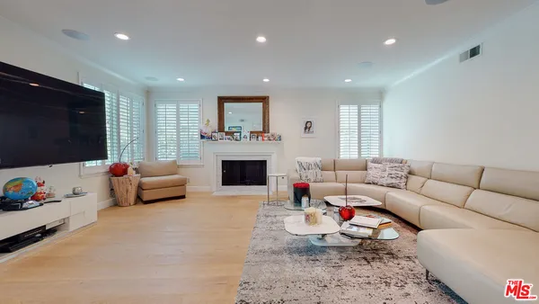 $15,950 | 4950 Densmore Avenue, Encino, CA 91436