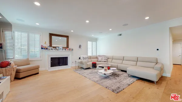 $15,950 | 4950 Densmore Avenue, Encino, CA 91436