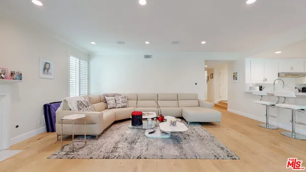 $15,950 | 4950 Densmore Avenue, Encino, CA 91436