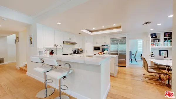 $15,950 | 4950 Densmore Avenue, Encino, CA 91436